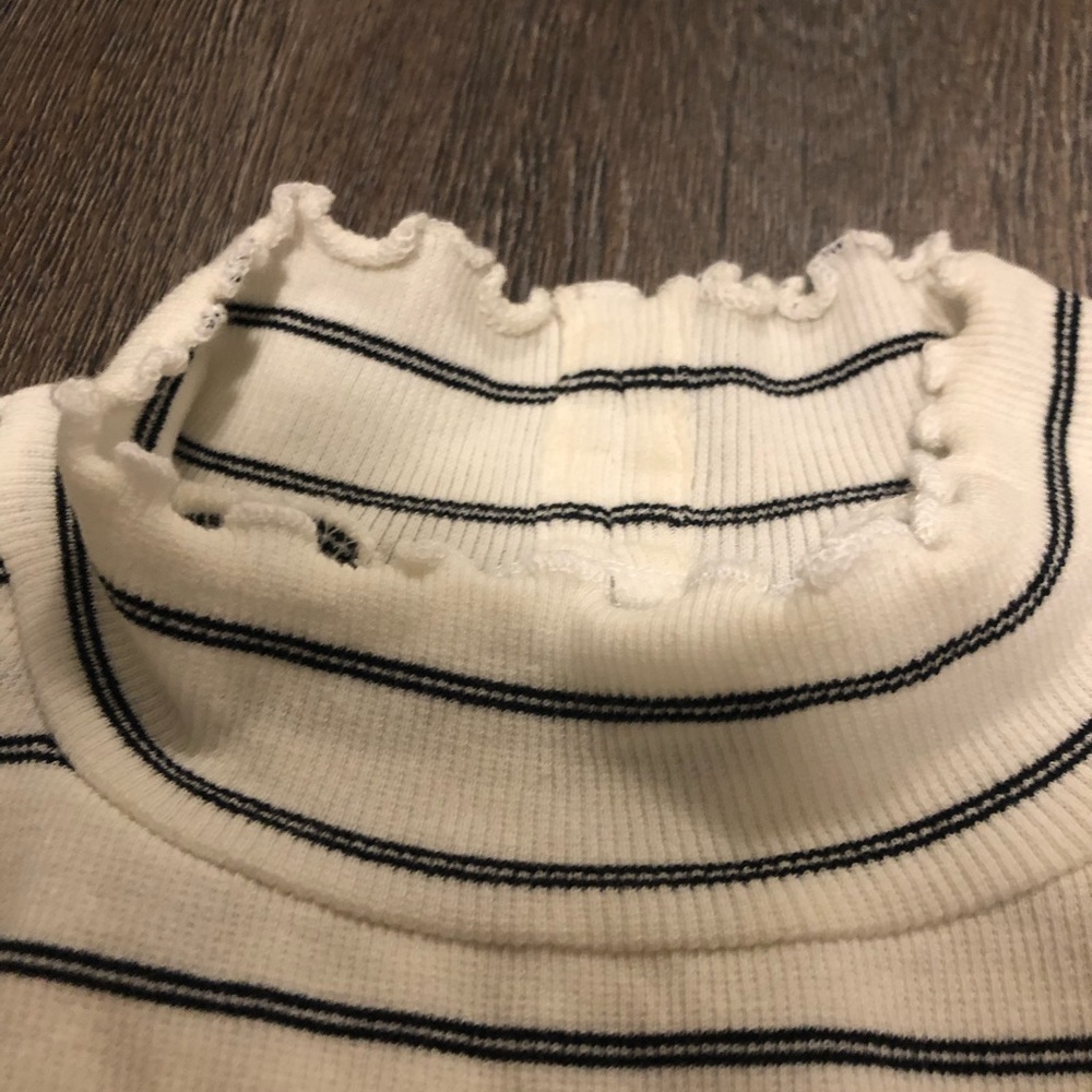 Turtle neck blouse - Picture 2 of 3